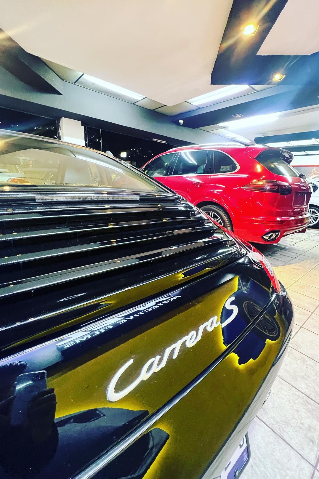 Servicio de hojalatería y pintura de BackStage automotive, restauramos y embellecemos tu vehículo con nuestros expertos en reparación de carrocería y pintura de alta calidad.